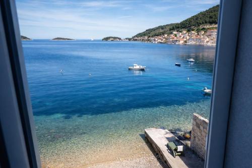 The Wave Seafront Apartment Vis