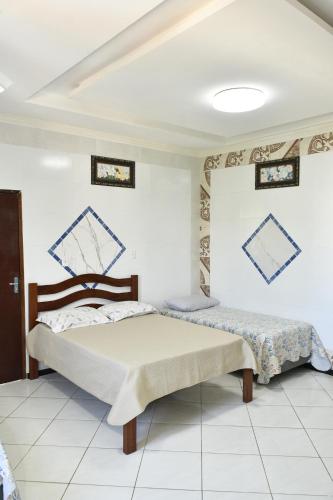 a bedroom with two beds in a room at Pousada Bem-te-vi in Aracaju