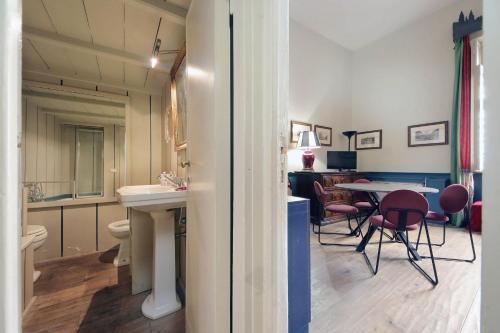 Studio Apt In Rome City Centre Via Gregoriana by Halldis