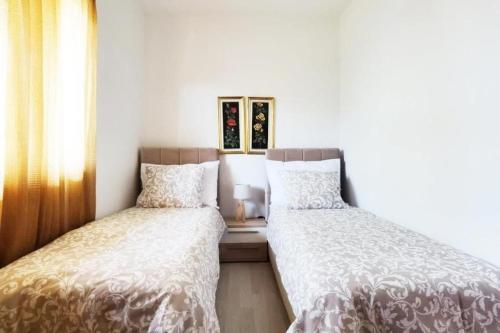 Apartments with parking space Novigrad - 24976