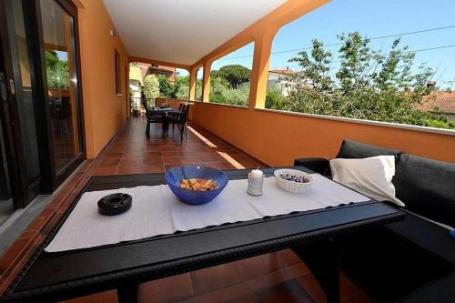 Apartments with parking space Novigrad - 24976