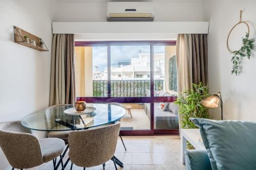ESTUDIO LD a 350m da Praia da Rocha , Piscina, Garagem