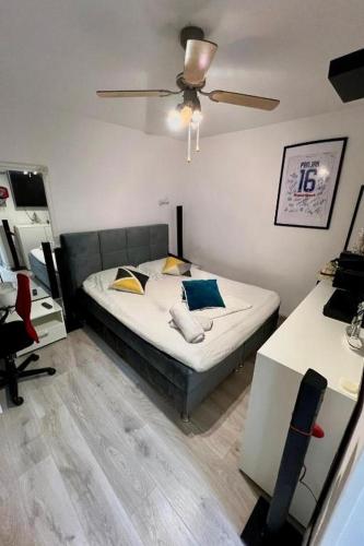 Holiday house with a parking space Split - 25463