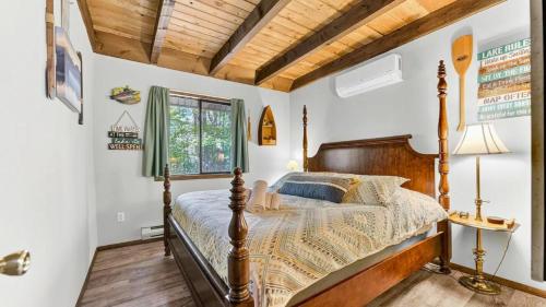 a bedroom with a bed with a wooden headboard at Bear Cabin Hideout in Hamlin