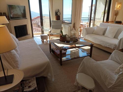 Breathe in Delphi - Spacious 3BR Apartment with View