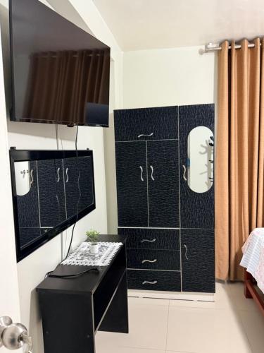 a room with a black and white cabinets and a desk at Estancia La Luna in Huarmey