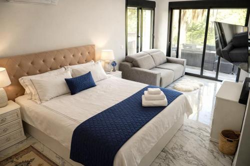 Luxury Golf Front Villa Spa, Jacuzzi & Heated Pool