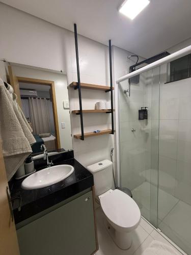 a bathroom with a toilet and a sink and a shower at Lençois Confort in Barreirinhas