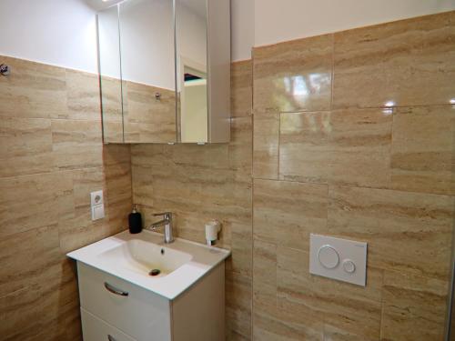 a bathroom with a sink and a mirror at Doppelhaushälfte Seestern, Lohmen in Lohmen