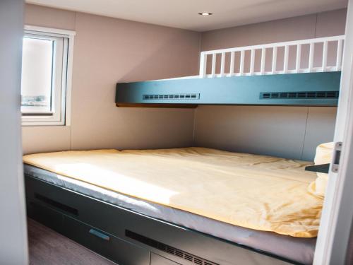 a bedroom with two bunk beds in it at behagliches Floating Home in Berlin in Berlin