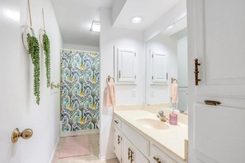 a bathroom with a sink and a shower at Bee Happy at the Lake in Canyon Lake