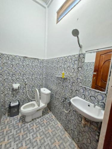 a bathroom with a toilet and a sink at Golo Tango Homestay in Labuan Bajo