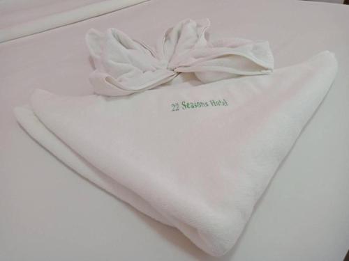 a white napkin with a bow on top of it at 22 Seasons Hotel in Ban Khlong Chi Lat