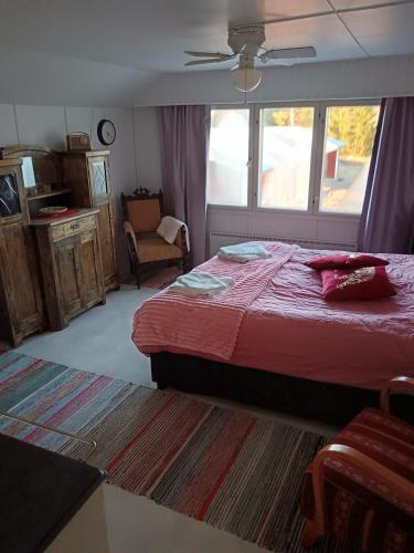a bedroom with a large bed and a window at Pielinen in Lieksa