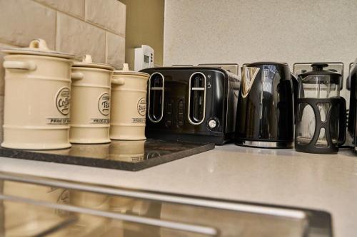 a group of coffee cups sitting on top of a counter at 1 The Kings within the City Walls in York
