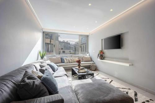 Spacious 2BR in Psirri 2Baths & Acropolis View