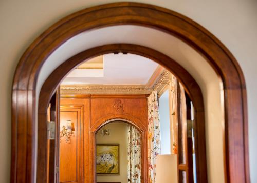 an archway in a room with a mirror at Grotthuss Boutique Hotel Vilnius in Vilnius