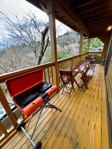 P's Wood 元箱根 ー芦ノ湖を望むログハウスー 屋根付BBQ 最大7名