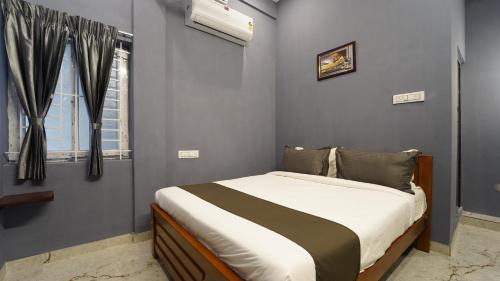 a bedroom with a bed in a room at MM Hotel Grey Luxury in Coimbatore