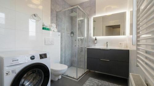 Bright 1BR Apartment with Living Room & Balcony