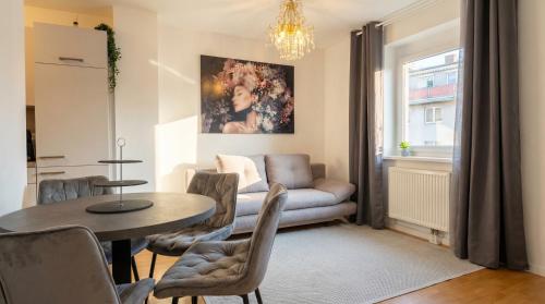 Bright 1BR Apartment with Living Room & Balcony