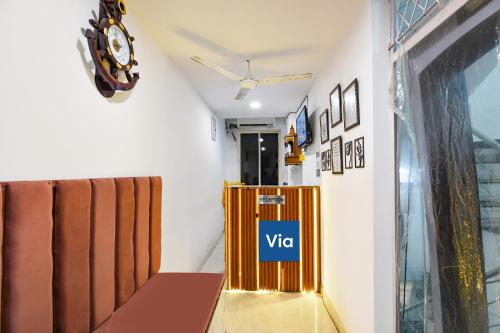 a lobby with a vico sign on the wall at Via Blu Lagoon Inn in New Delhi