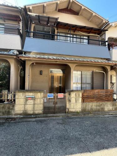 HAT Sanjo T 7 min walk from Nara station HAT三条T奈良駅徒歩7分の一軒家貸切