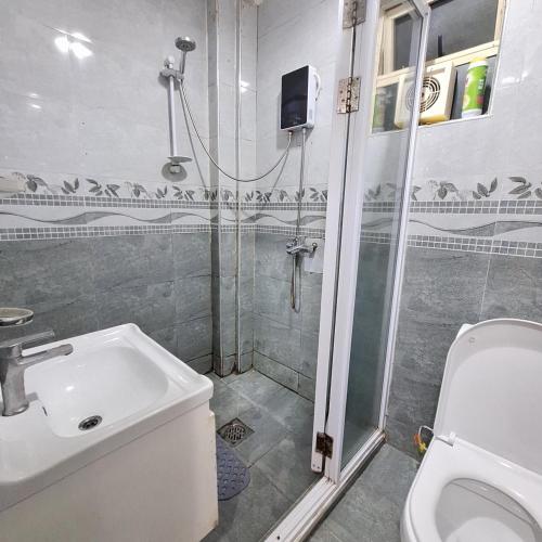 a bathroom with a shower and a sink and a toilet at Zerani Homes in Ruaka