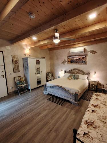 a large bedroom with a bed and a wooden ceiling at B&b Il Rustico in Sestri Levante