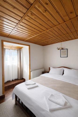 a bedroom with two beds and a window at Heaven Boutique in Pucioasa
