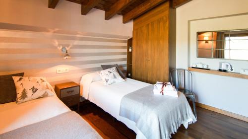 a hotel room with two beds and a window at LES FEIXES LLARGUES - max 18 pax in Bolvir