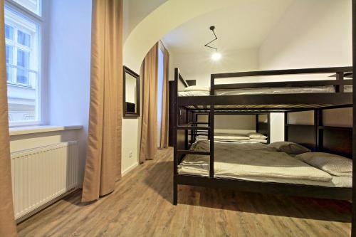 Dviaukštė lova arba lovos apgyvendinimo įstaigoje DeLuxe Apartment