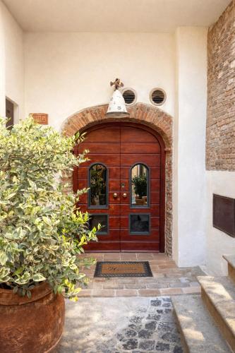 a large wooden door with a bell on top at Dolce vita al lago in Anguillara Sabazia