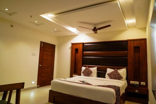 a bedroom with a bed and a ceiling fan at Tree Inn Jubilee in Hyderabad