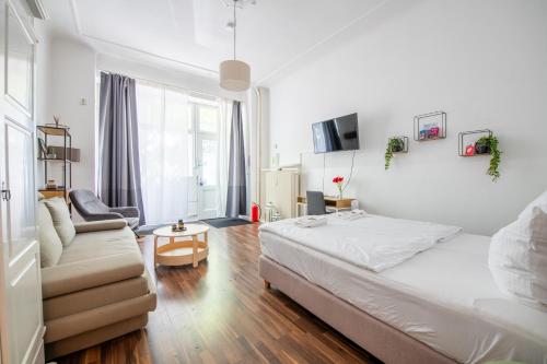 DROY by ROCKCHAIR Apartments l SUPERHOST Status l 2 Bedroom Boxspringbeds next to Center "Kurfürstendamm" - Cozy Family & Business Flair welcomes you! photo 7