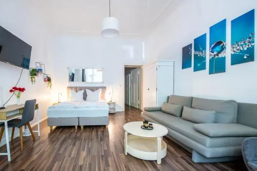 DROY by ROCKCHAIR Apartments l SUPERHOST Status l 2 Bedroom Boxspringbeds next to Center "Kurfürstendamm" - Cozy Family & Business Flair welcomes you! photo 1