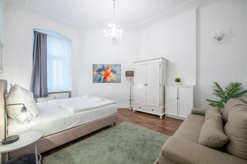 DROY by ROCKCHAIR Apartments l SUPERHOST Status l 2 Bedroom Boxspringbeds next to Center "Kurfürstendamm" - Cozy Family & Business Flair welcomes you! photo 3