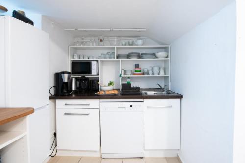 DROY by ROCKCHAIR Apartments l SUPERHOST Status l 2 Bedroom Boxspringbeds next to Center "Kurfürstendamm" - Cozy Family & Business Flair welcomes you! photo 12