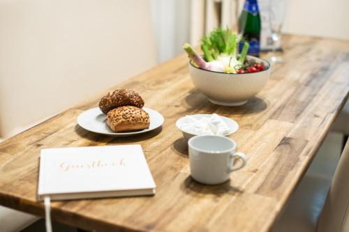 DROY by ROCKCHAIR Apartments l SUPERHOST Status l 2 Bedroom Boxspringbeds next to Center "Kurfürstendamm" - Cozy Family & Business Flair welcomes you! photo 9