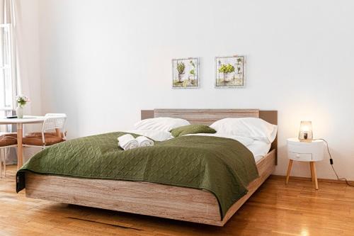 Close to Rennweg, Beautiful 2BR Apartment with WIFI & TV