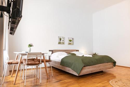 Close to Rennweg, Beautiful 2BR Apartment with WIFI & TV