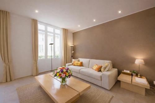Luxury 2-bedroom apartment - AC & HD Wi-Fi - Near Palais des Festivals