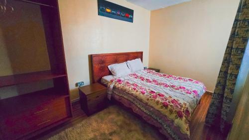 Postel nebo postele na pokoji v ubytování Sapphire EA Homes-B8