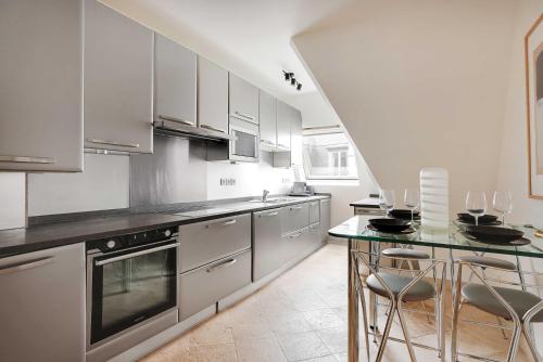 Sumptuous Apartment - 4CH 8P - Champs ElysÃ©ees