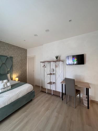 a bedroom with a bed and a table and a desk at Stay & Fly in Naples