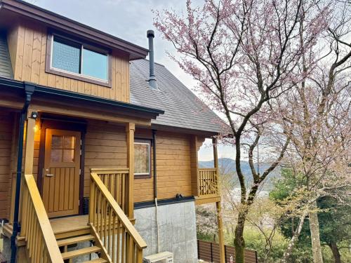 P's Wood 元箱根 ー芦ノ湖を望むログハウスー 屋根付BBQ 最大7名
