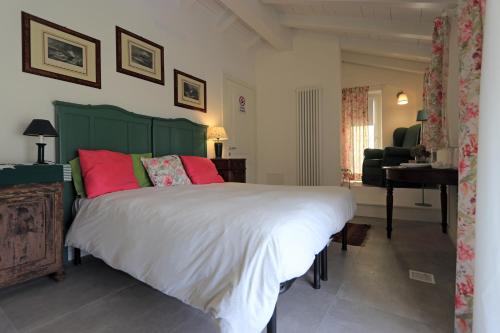 a bedroom with a large bed and a piano at Lùlù Guest House in Dernice