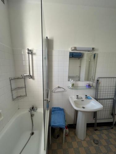 a bathroom with a sink and a bath tub and a sink at Gîte de Lasdoumingeas in Ladignac-le-Long