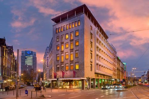a tall building on a city street at night at Hotel Continental Frankfurt in Frankfurt