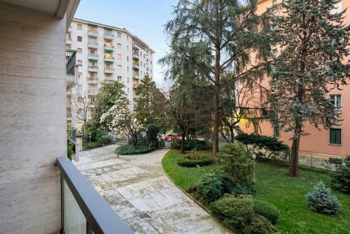 Spacious Modern Apt AC Close to Metro